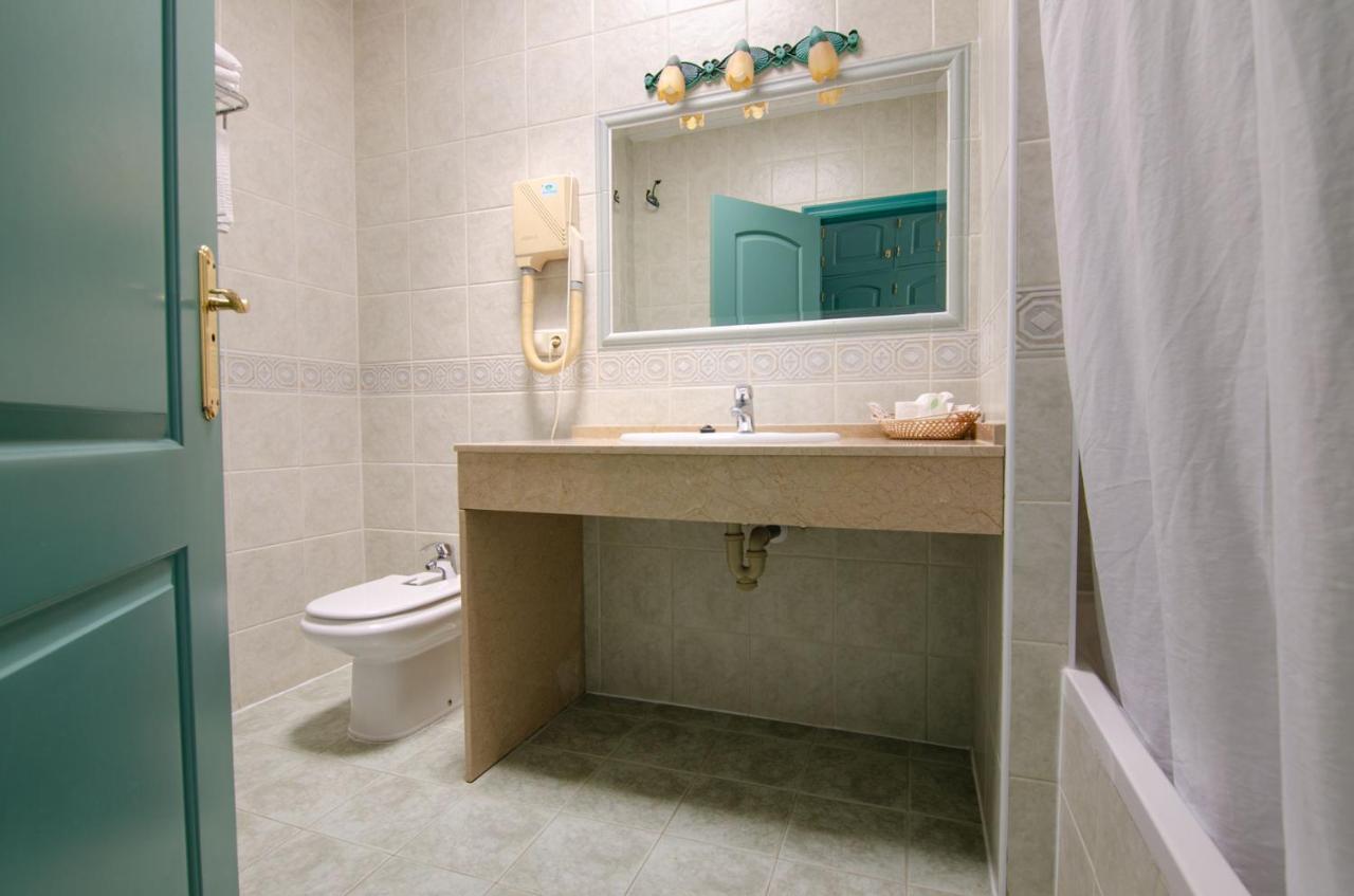 Hostal Manolo Garrucha Dış mekan fotoğraf